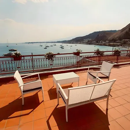 Giulia's On The Sea Taormina