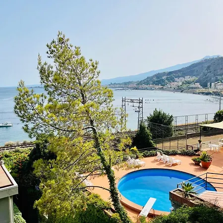 Giulia's On The Sea Apartment *