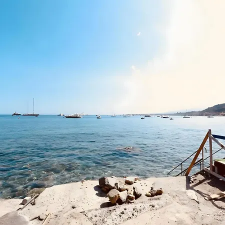 Giulia's On The Sea * Taormina