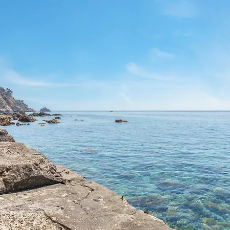 Giulia's On The Sea Апартаменты