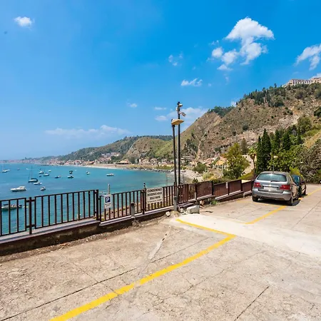Giulia's On The Sea Taormina